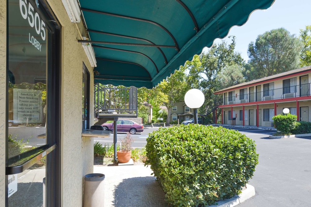 Atascadero Inn - photo 49