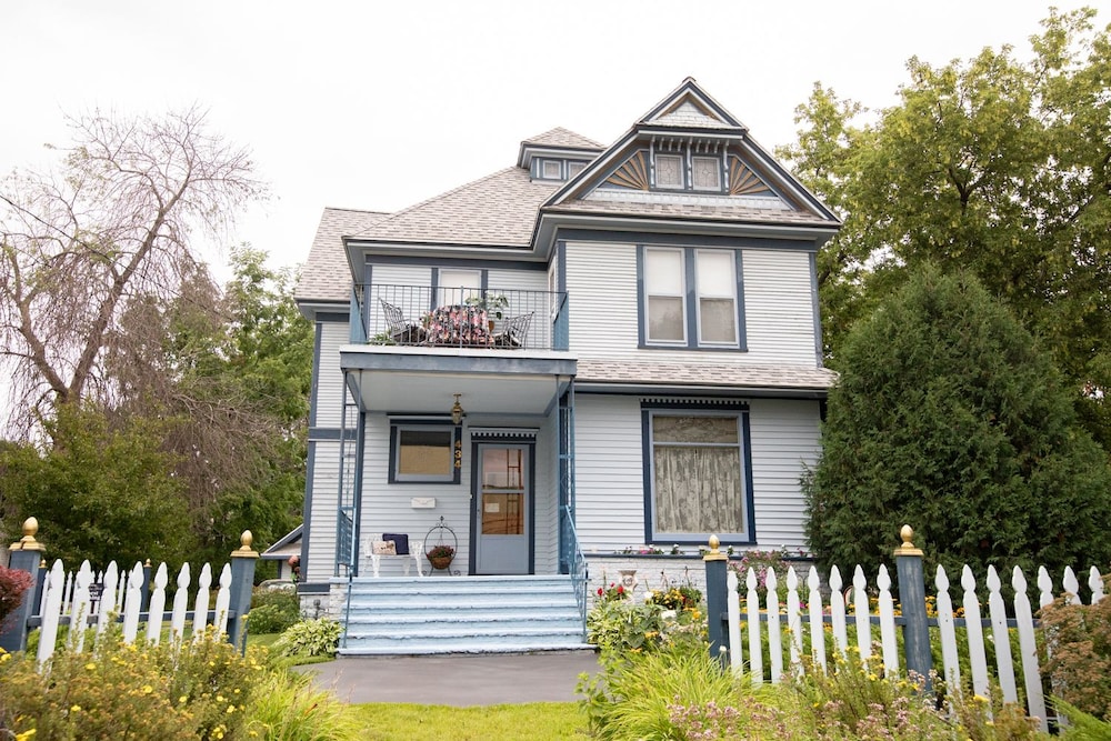 Garden Gate BnB - featured photo