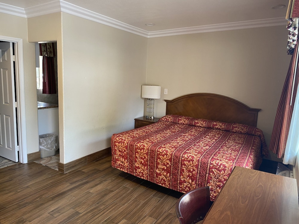 Palace Inn Oxnard - photo 17
