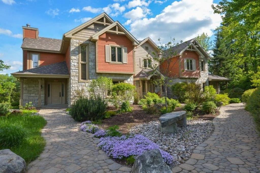 House On The Golf La Bte 10min To Tremblant 150 — 4-Star Luxury Hotel in Mont-Tremblant, Canada
