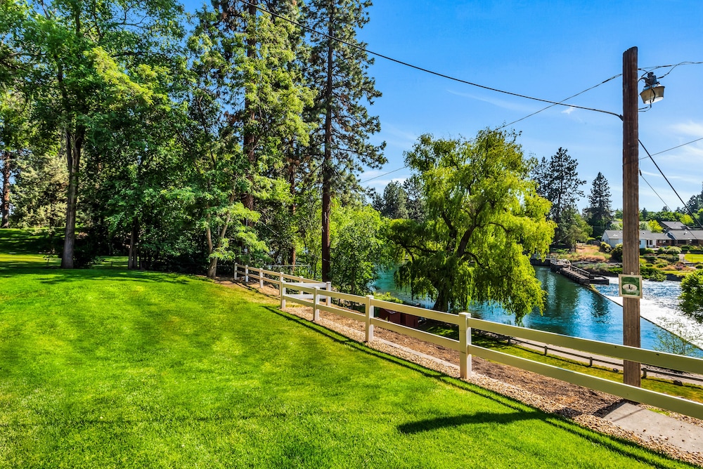 Bend Riverside Inn & Suites - photo 310