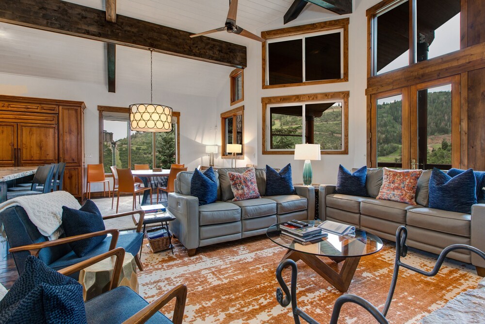 Deer Valley La Maconnerie Ski In Ski Out 4 Br Townhouse — 4-Star Luxury Hotel in Bridgeport, United States