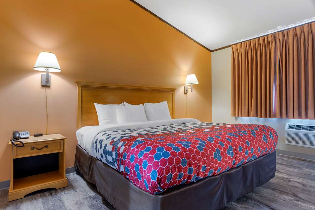 Econo Lodge Lakeview - photo 16