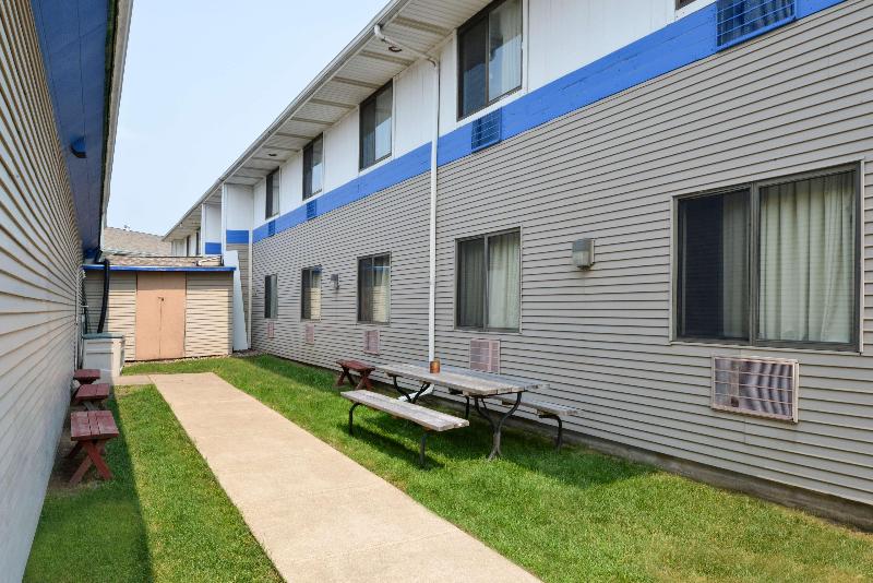 Americas Best Value Inn — hotel in La Crosse