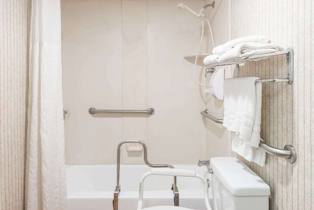 Super 8 by Wyndham West Greenwich Providence - photo 13