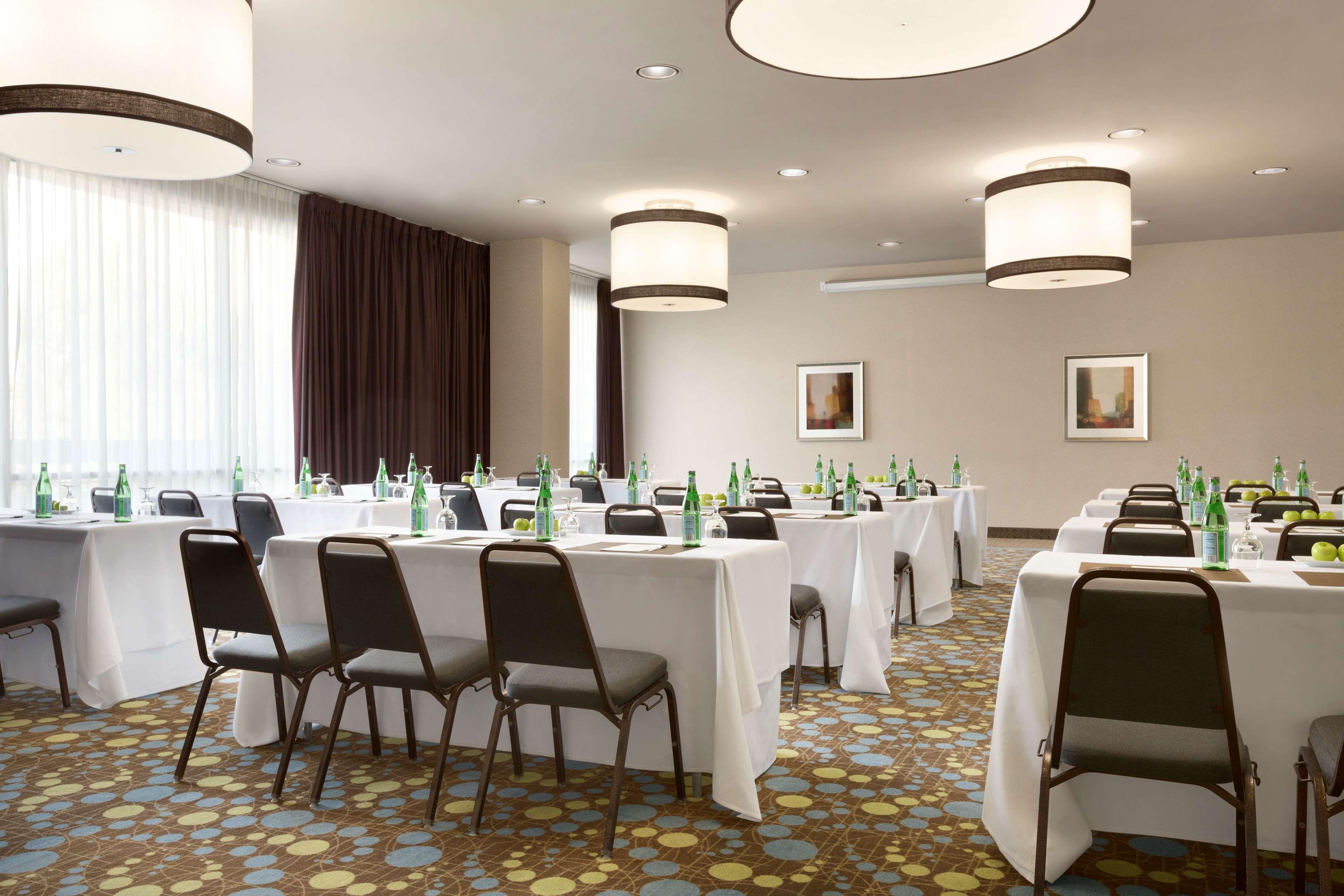 Radisson Hotel Fresno Conference Center - photo 32