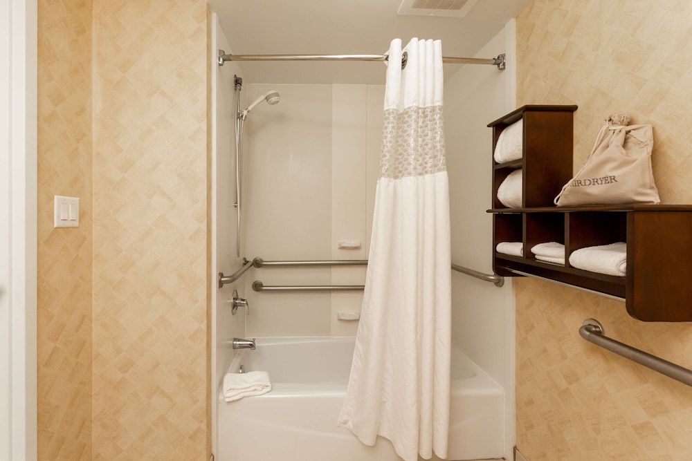 Hampton Inn & Suites Jacksonville Deerwood Park - photo 51