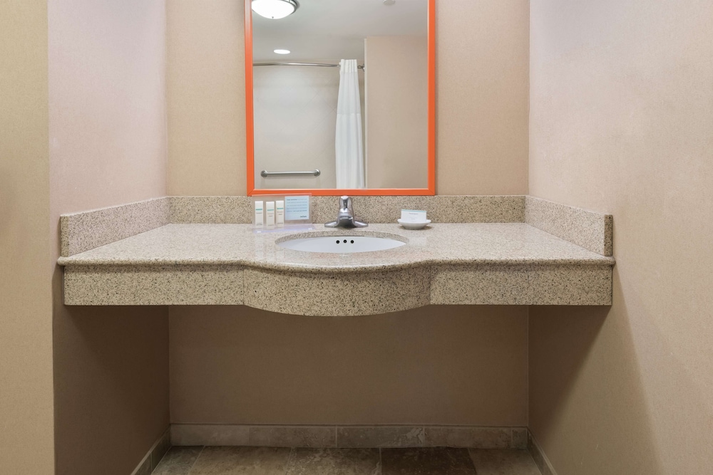 Hampton Inn Springfield South Enfield - photo 25