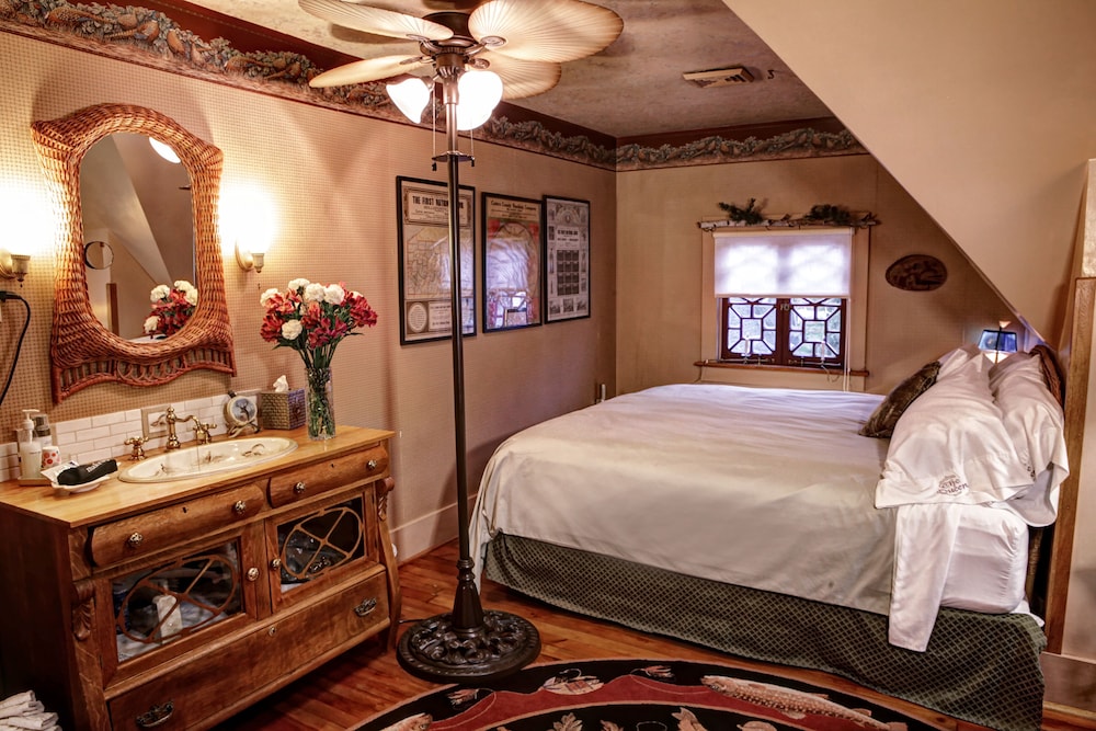 The Queen A Victorian Bed & Breakfast - photo 5