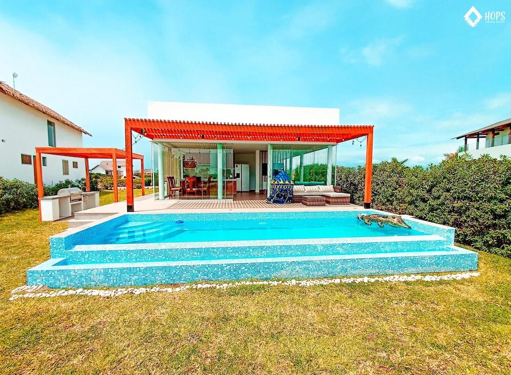 HOP Odaiba Exclusiva Laguna y Playa en Chincha in El Carmen, Peru