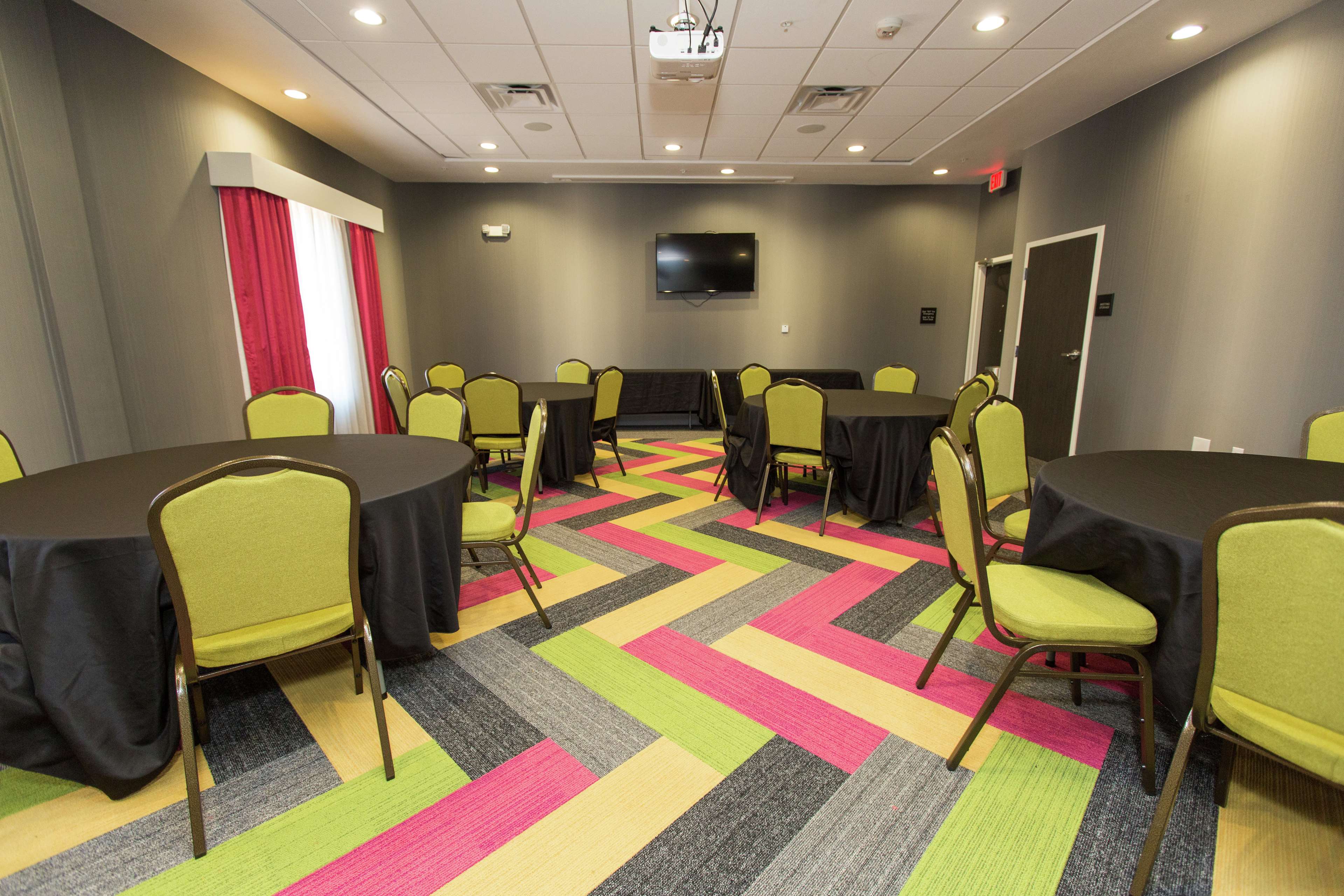 Hampton Inn Mustang - photo 24
