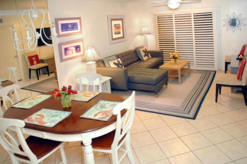 Ocean Life Beach Condo Only Steps to the Beach — 4-Star Luxury Hotel in Saint Augustine Beach, United States