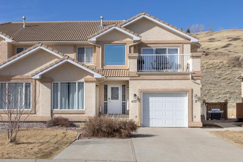 Paradise Canyon Golf Resort Luxury Condo U405 in Lethbridge, Canada