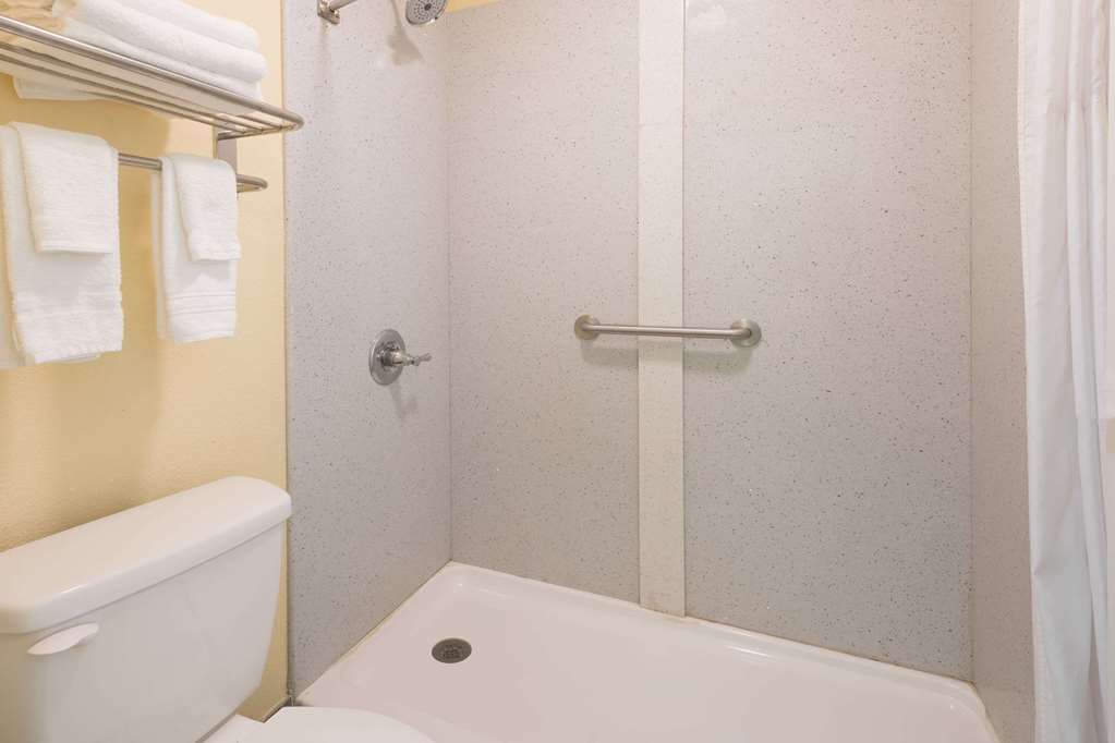 Days Inn by Wyndham Madison - photo 7