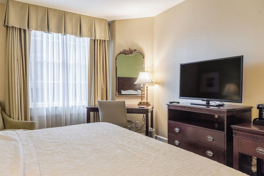 Hampton Inn & Suites Birmingham Downtown Tutwiler - photo 14