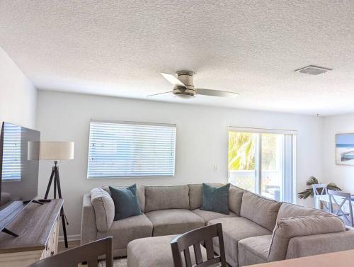 Be A Nomad Lovely Neptune Beach 2bed Monthly — 4-Star Luxury Hotel in Neptune Beach, United States