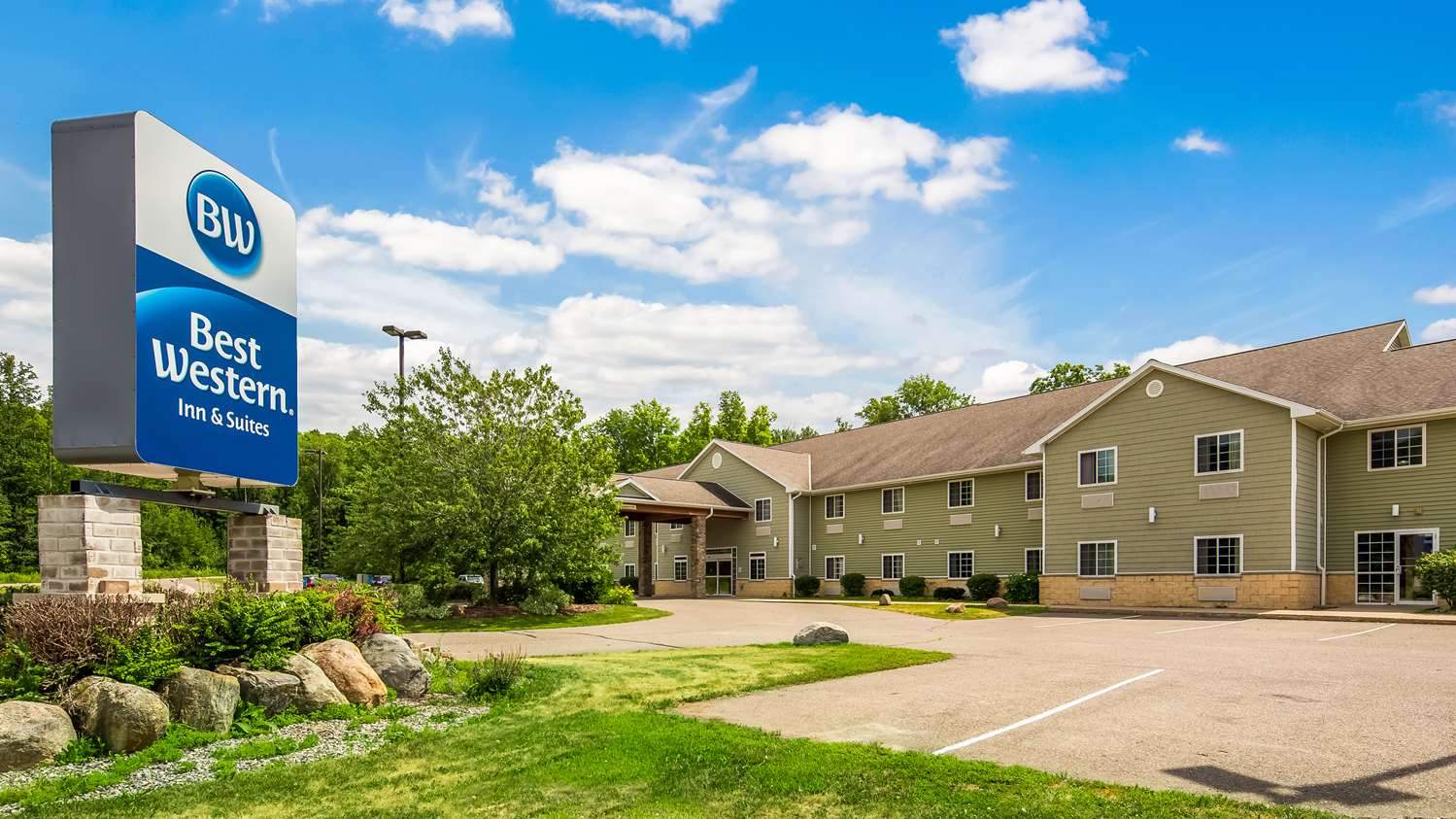 Crandon Inn and Suites - photo 28