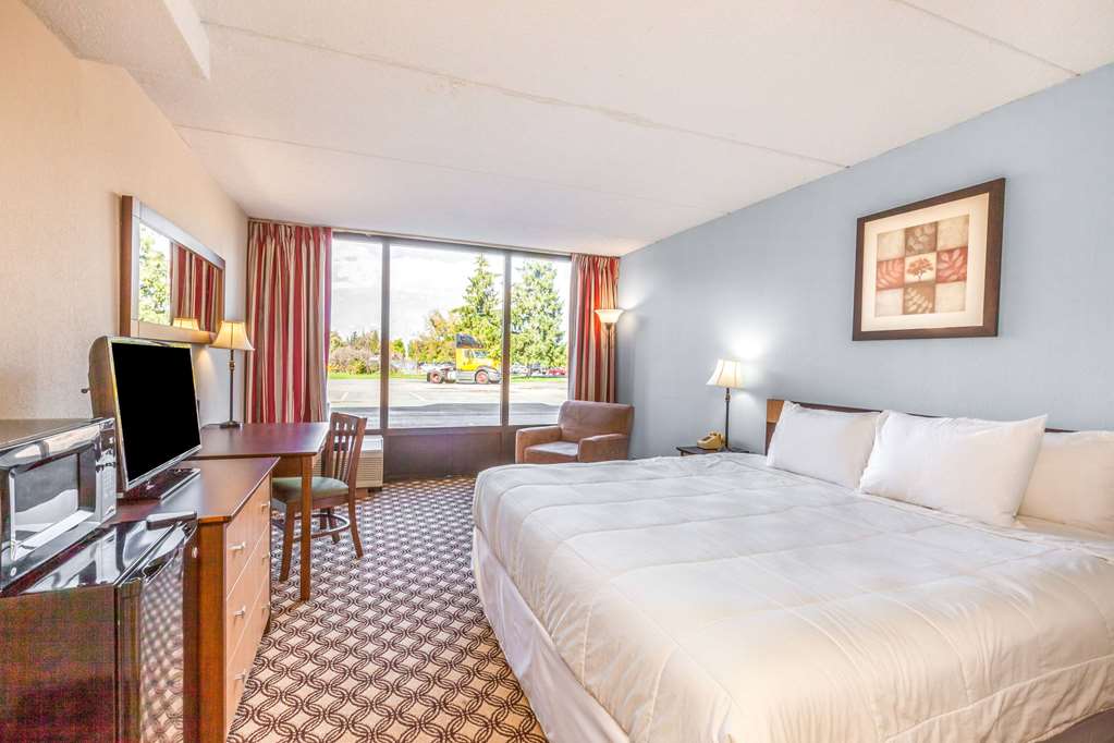 Days Inn by Wyndham Syracuse - photo 6
