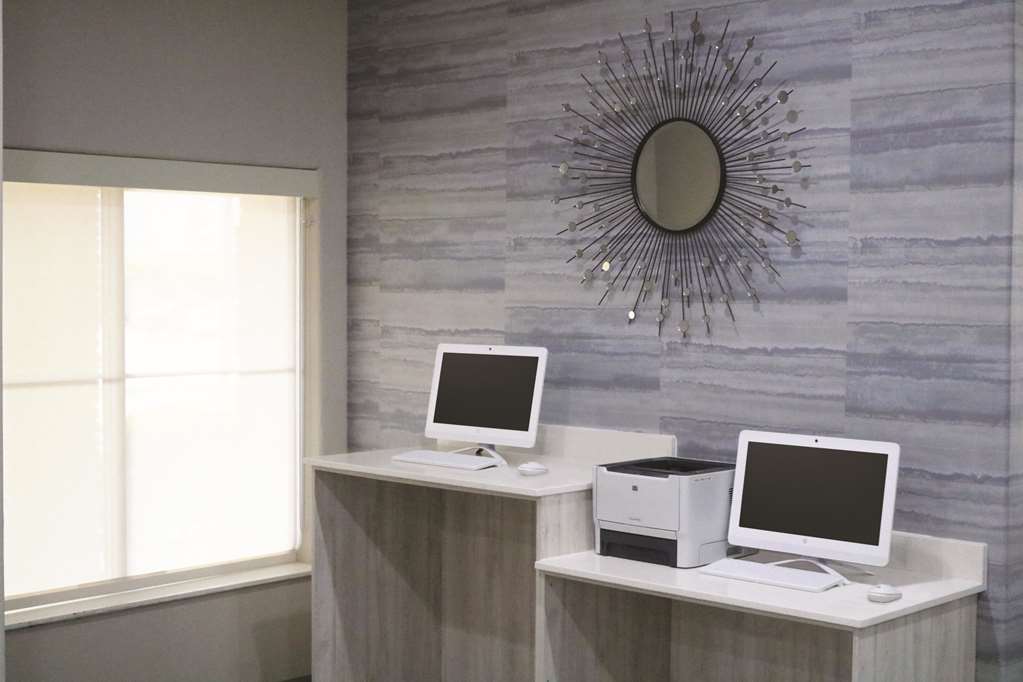 La Quinta Inn & Suites by Wyndham Pharr North McAllen - photo 50