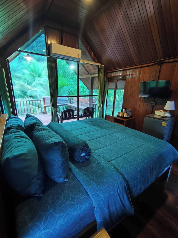 Charming Ao Luek Tai Retreat With Breathtaking Views — hotel in Ao Luek