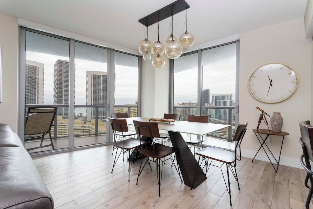 Stunning Bay Front 3 Bed Private Floor Apt 2001 @ BW Resort Miami - photo 10