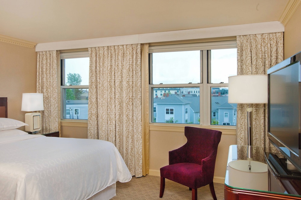 Sheraton Portsmouth Harborside Hotel - photo 14