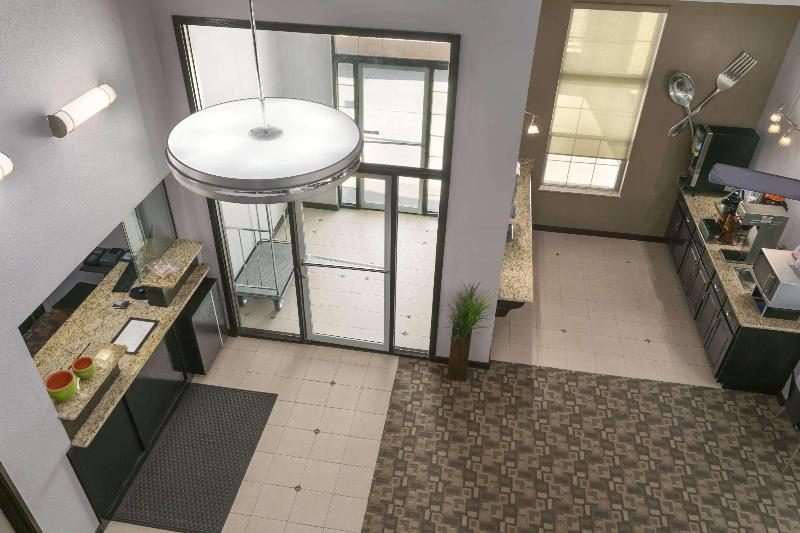 Super 8 by Wyndham Strafford Springfield Area - photo 3