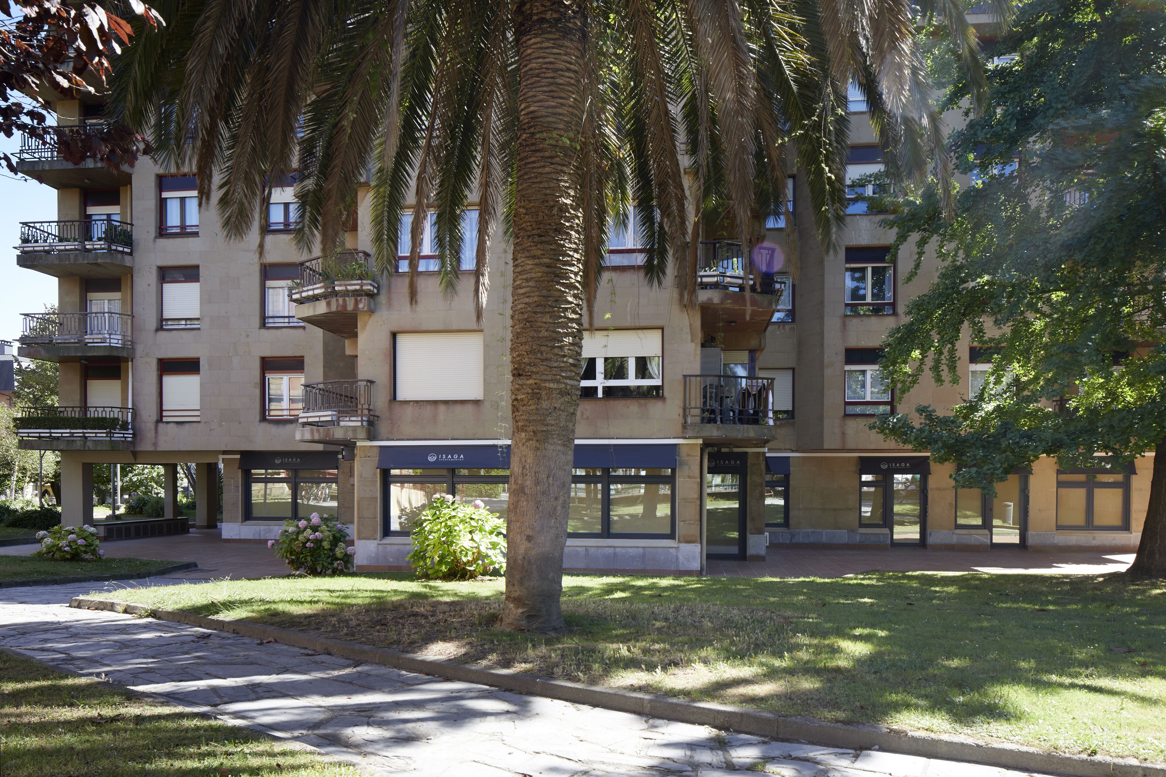 Apartamentos Isaga — 4-Star Luxury Hotel in Zarautz, Spain