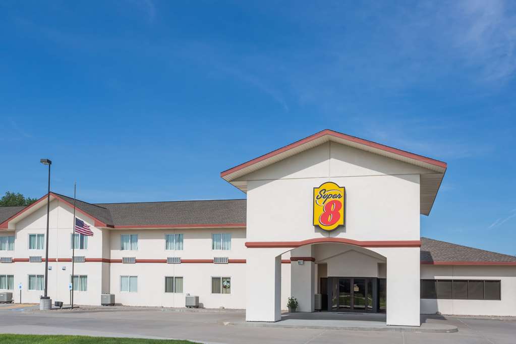 Super 8 by Wyndham Alma - featured photo