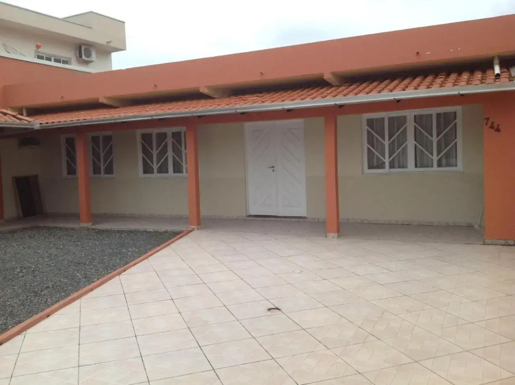 Casa em Bombinhas zimbros