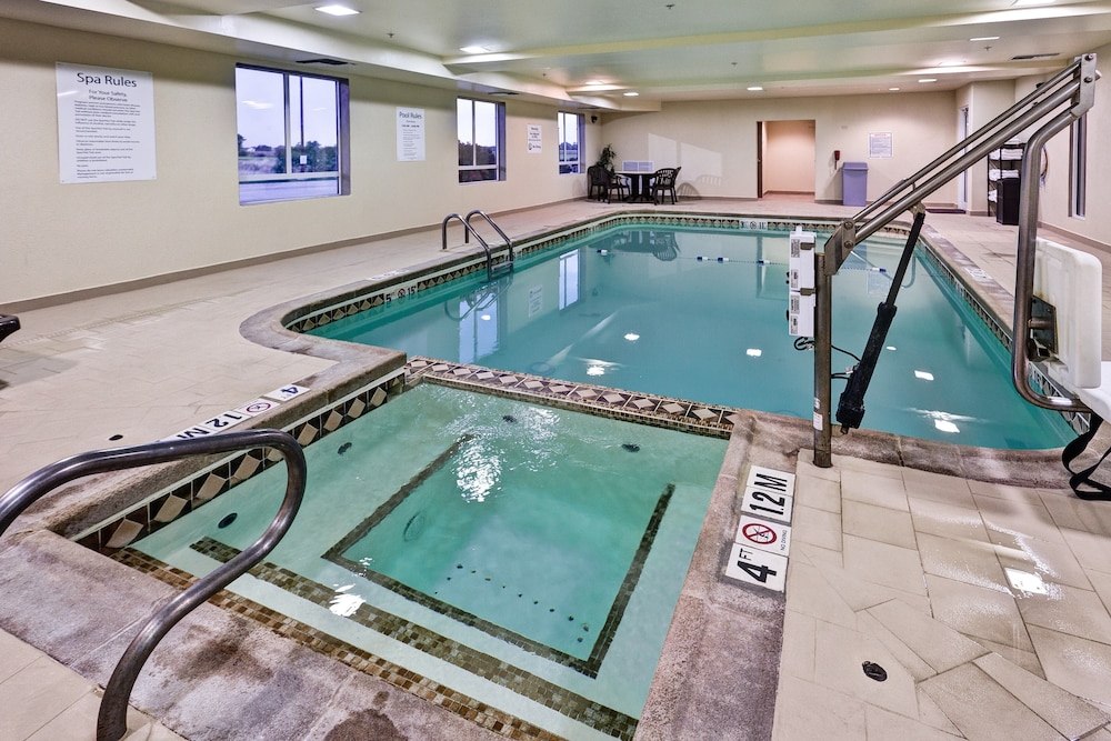 Holiday Inn Express & Suites Wichita Northwest Maize K 96 - photo 9