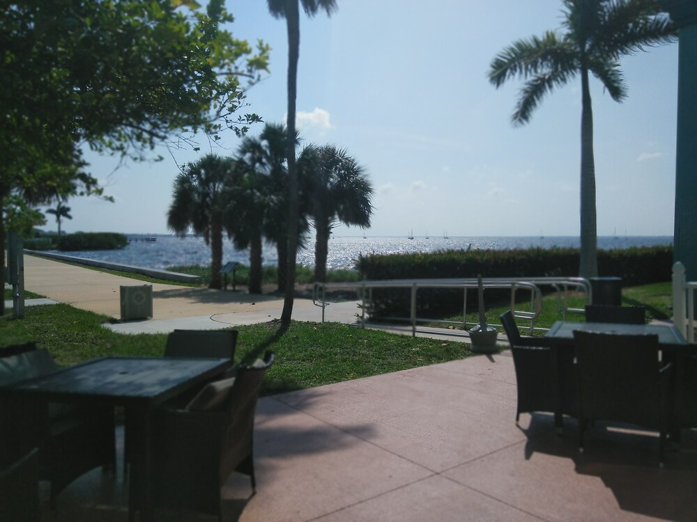 Punta Gorda Waterfront Hotel and Suites - photo 41