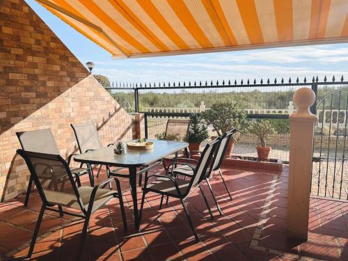 Tolles Ferienhaus Mit Sonnenterrasse Direkt Am Meer in Isla Cristina, Spain
