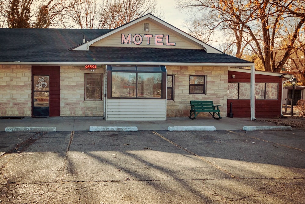 Simmer Motel - last minute hotel in Wamego