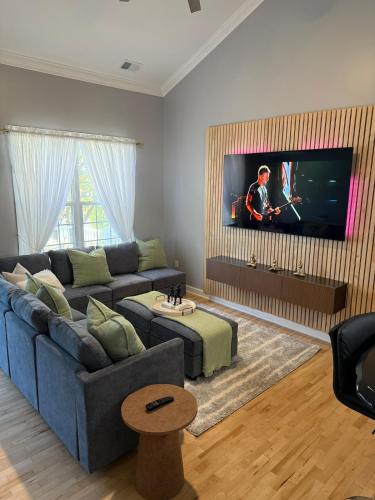 Ground level bed bath house1mi to the beach sleep8 — hotel in Long Branch