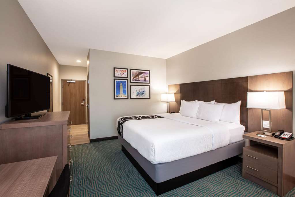 La Quinta Inn & Suites by Wyndham Lafayette Oil Center - photo 23