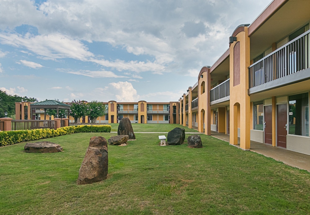 Red Roof Inn Forsyth - photo 28