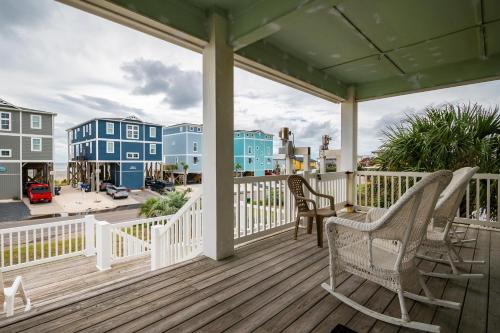 Beach Joy by Oak Island Accommodations - photo 11