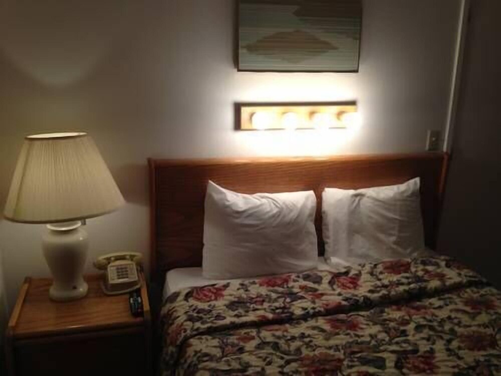 Cozy Cove Beachfront Resort Inn - photo 11