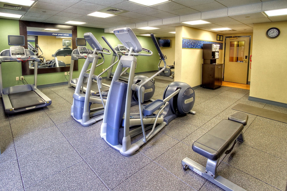 Hampton Inn & Suites Asheville Airport - photo 36