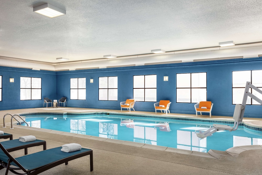 Hampton Inn & Suites Valparaiso - photo 26