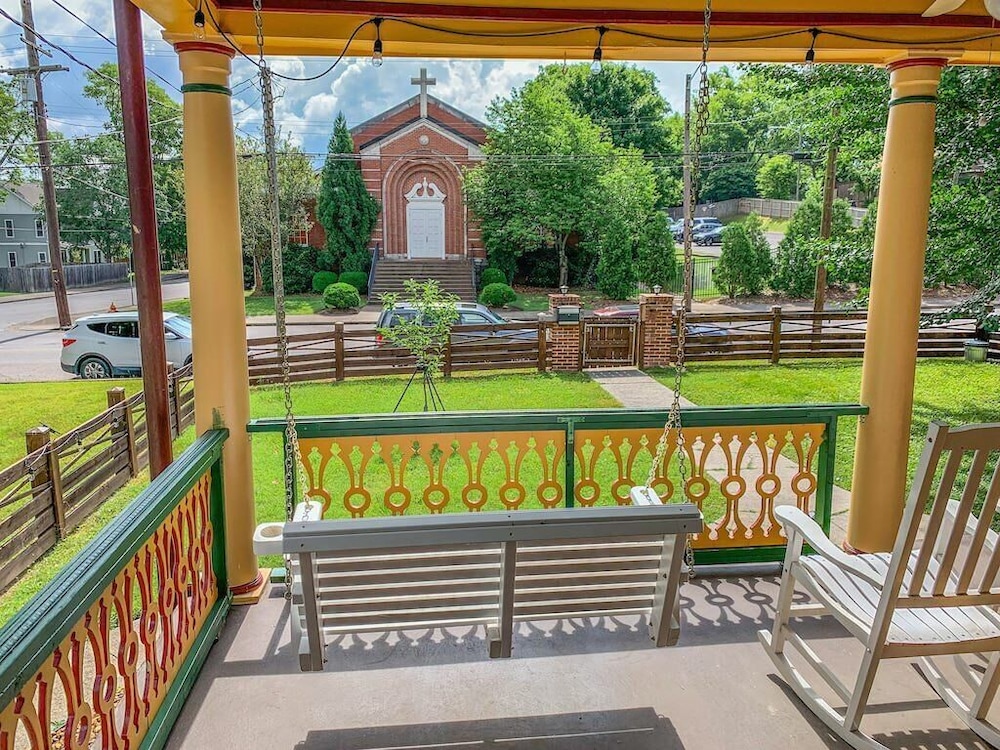 The Purple House — 4-Star Luxury Hotel in Nashville, United States