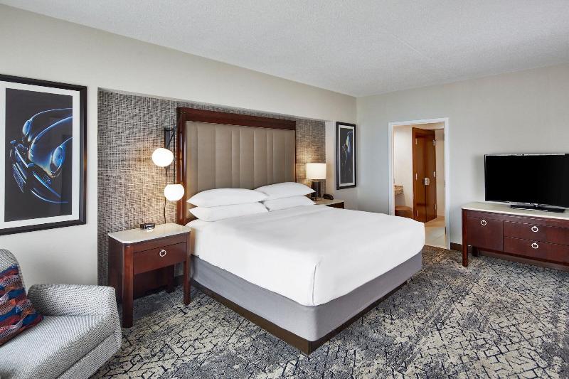Sheraton Indianapolis Hotel at Keystone Crossing - photo 8