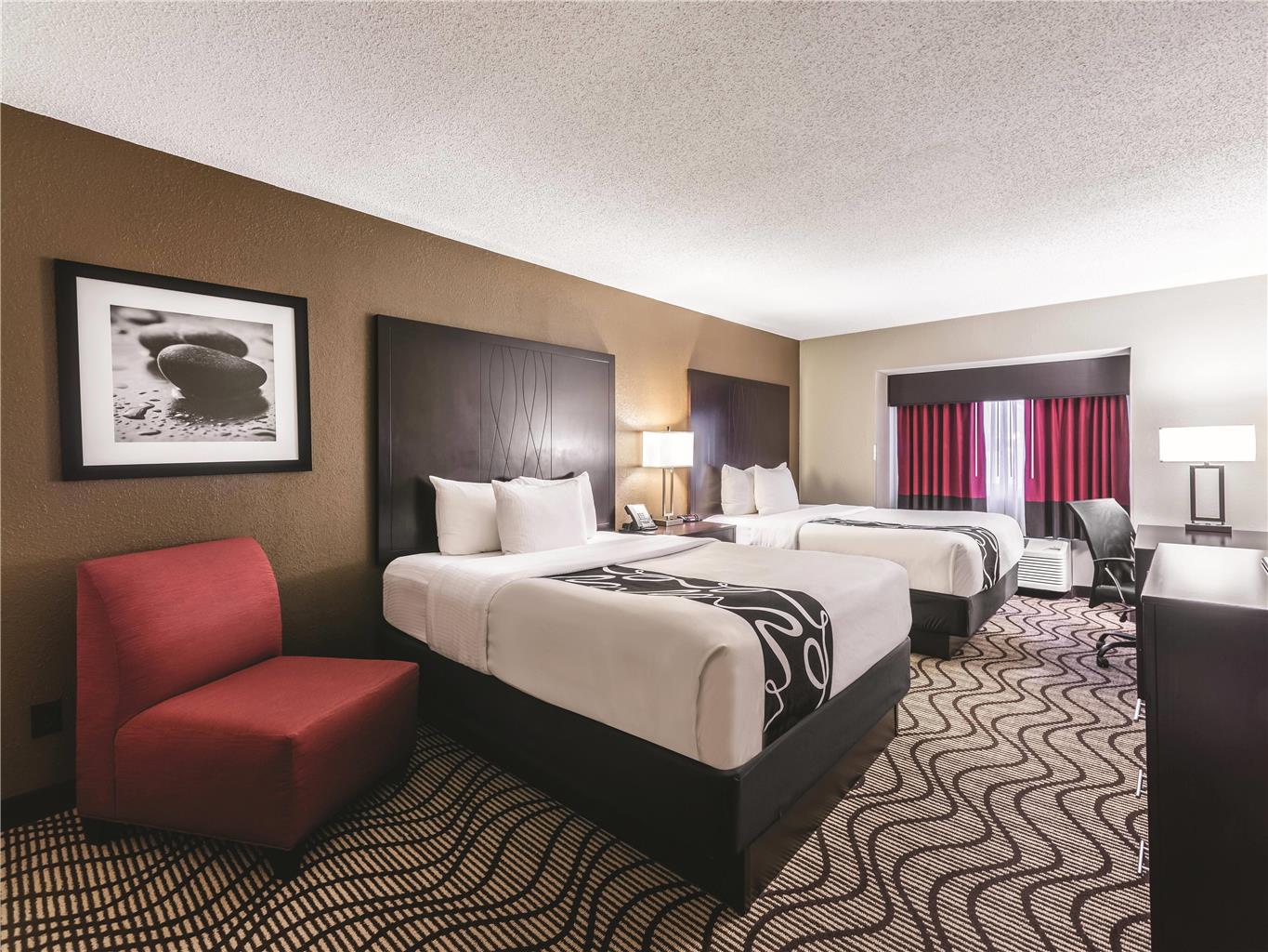La Quinta Inn & Suites by Wyndham Collinsville St. Louis - photo 12
