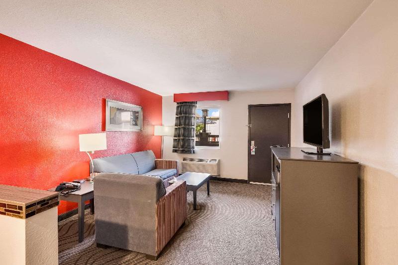 Clarion Inn & Suites Russellville I 40 - photo 9
