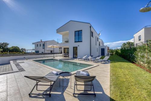 Villa Ivana with Private Pool — 4-Star Luxury Hotel in Porec, Croatia