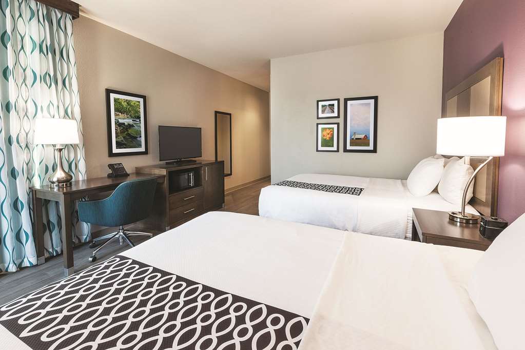 La Quinta Inn & Suites by Wyndham Terre Haute - photo 11