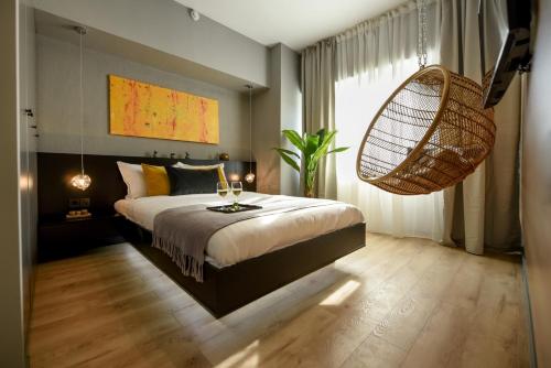 Luxury Apartment near Radisson Hotel Wall Projector & Modern Design