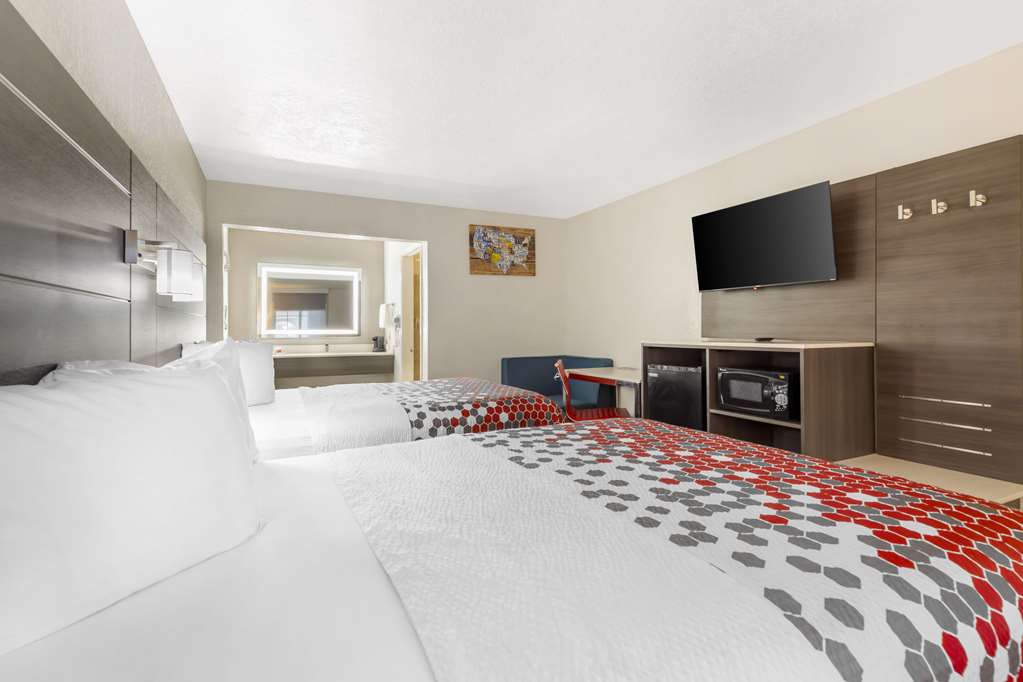 Econo Lodge Inn & Suites Near Lackland AFB - photo 18