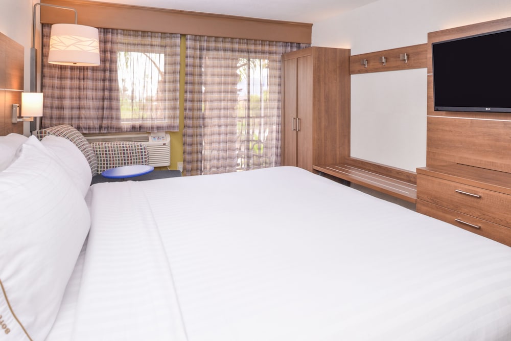Holiday Inn Express Palm Desert by IHG - photo 6
